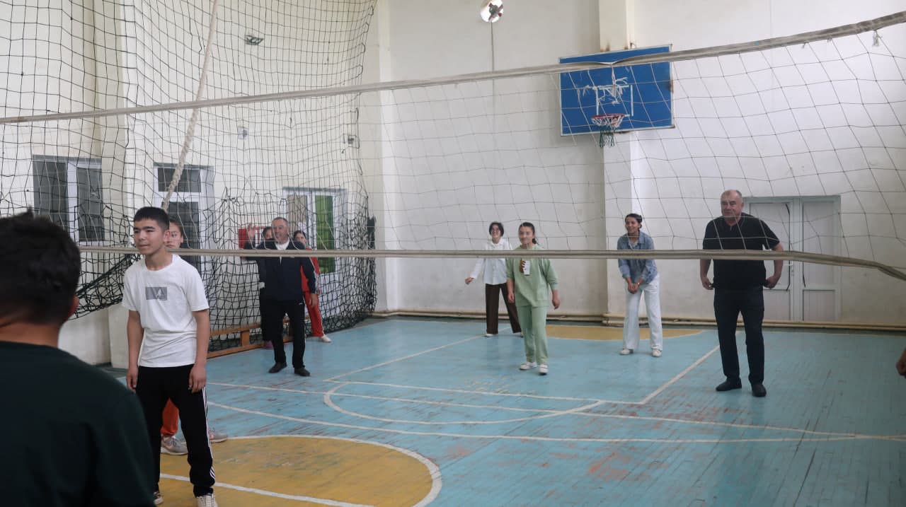Bitiruvchilar bilan uchrashuv va sport mashg‘uloti o‘tkazildi
