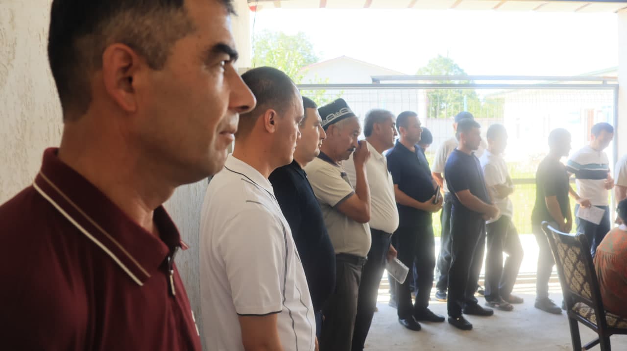 Sarmich mahallasida aholi murojaatlari yuzasidan amaliy uchrashuv o‘tkazildi