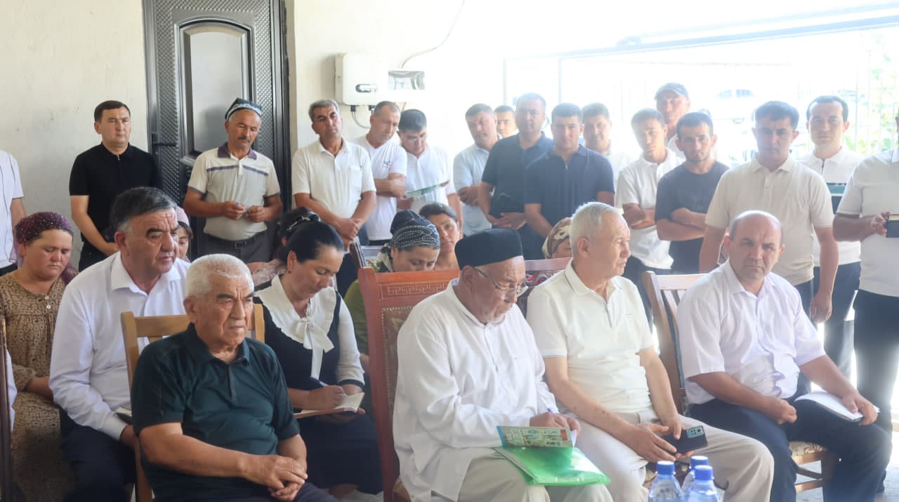 Sarmich mahallasida aholi murojaatlari yuzasidan amaliy uchrashuv o‘tkazildi