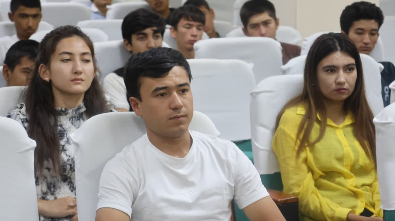 Yoshlar kuni munosabati bilan bitiruvchilar bilan uchrashuv o‘tkazildi