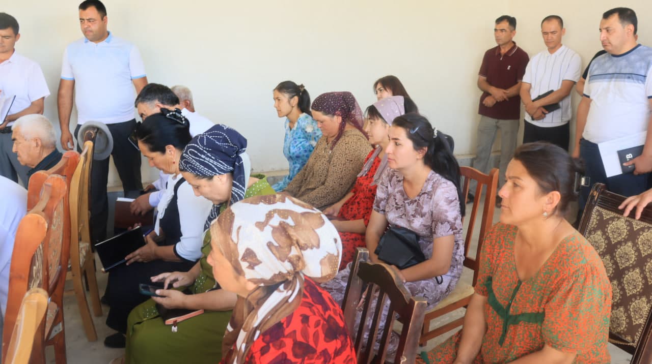 Sarmich mahallasida aholi murojaatlari yuzasidan amaliy uchrashuv o‘tkazildi