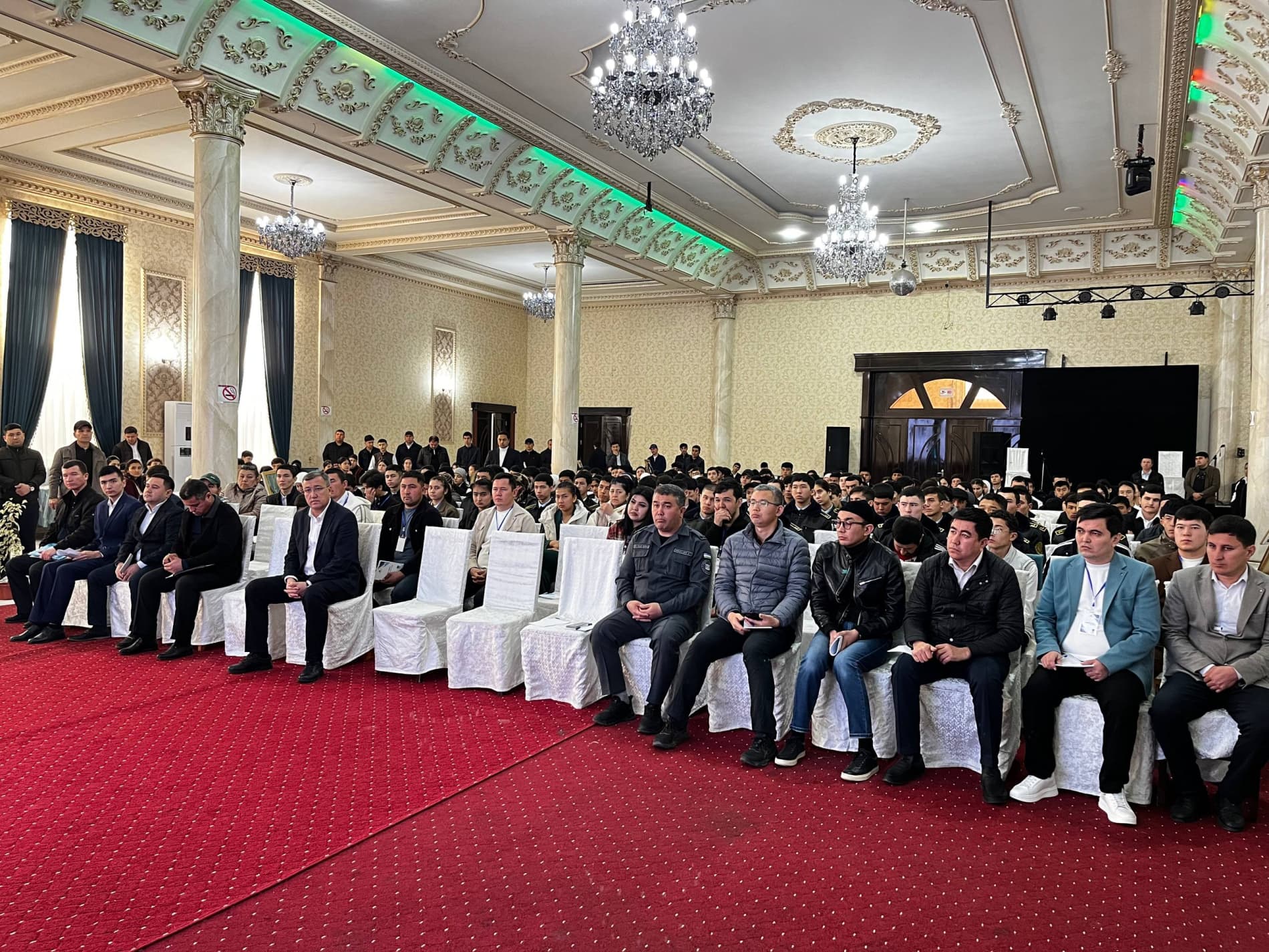 Ayni vaqtda Sirdaryo tumanidagi “Visol” to‘yxonasida “Startup Forum” tadbiri bo‘lib o‘tmoqda.