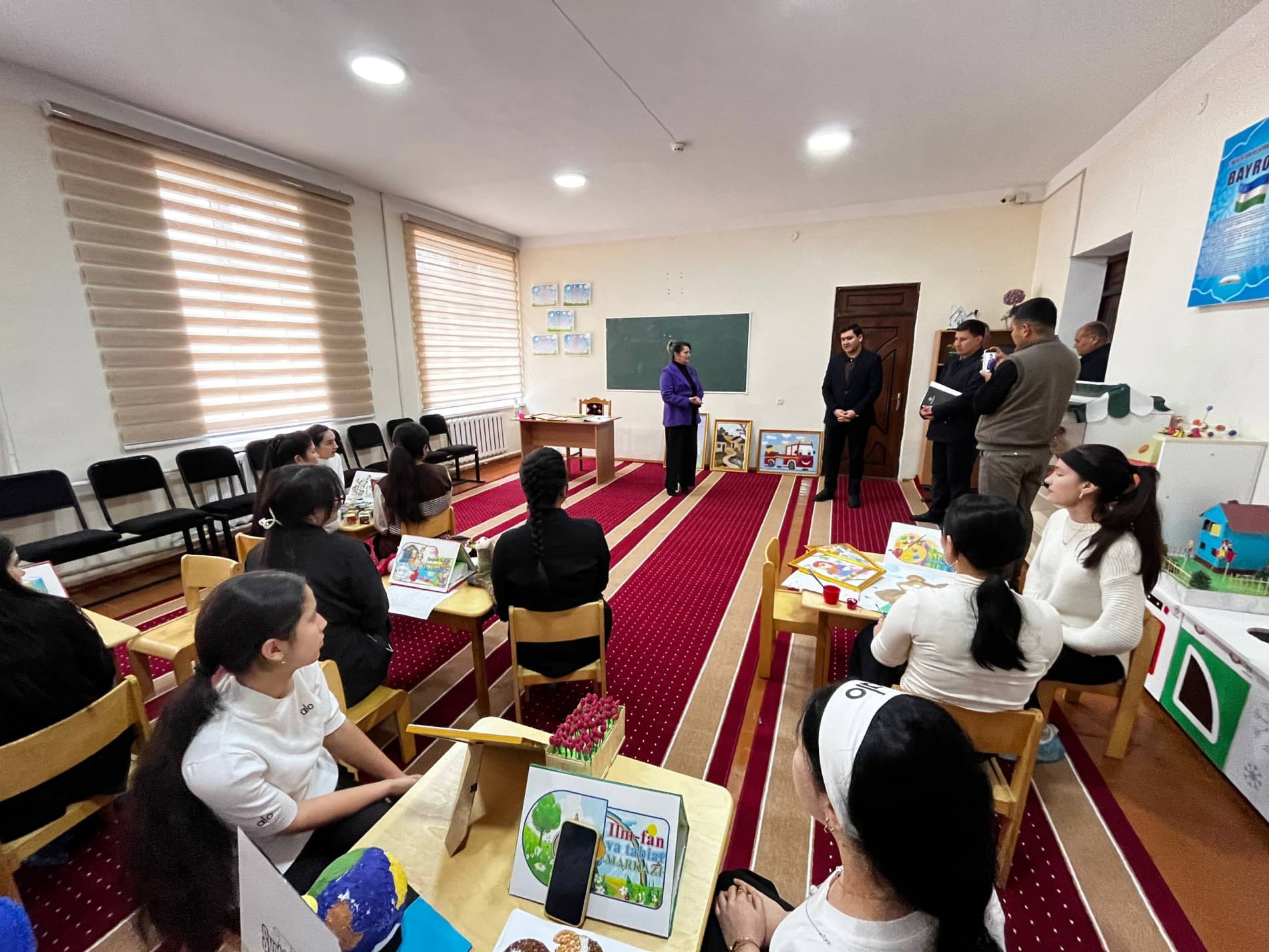 Ayni vaqtda Sirdaryo tumani hokimi Azizbek Turdimurodov haftaning payshanba kuni “Yoshlar kuni” doirasida Sirdaryo pedagogika texnikumiga tashrif buyurib, yoshlar bilan ochiq muloqot o‘tkazmoqda.