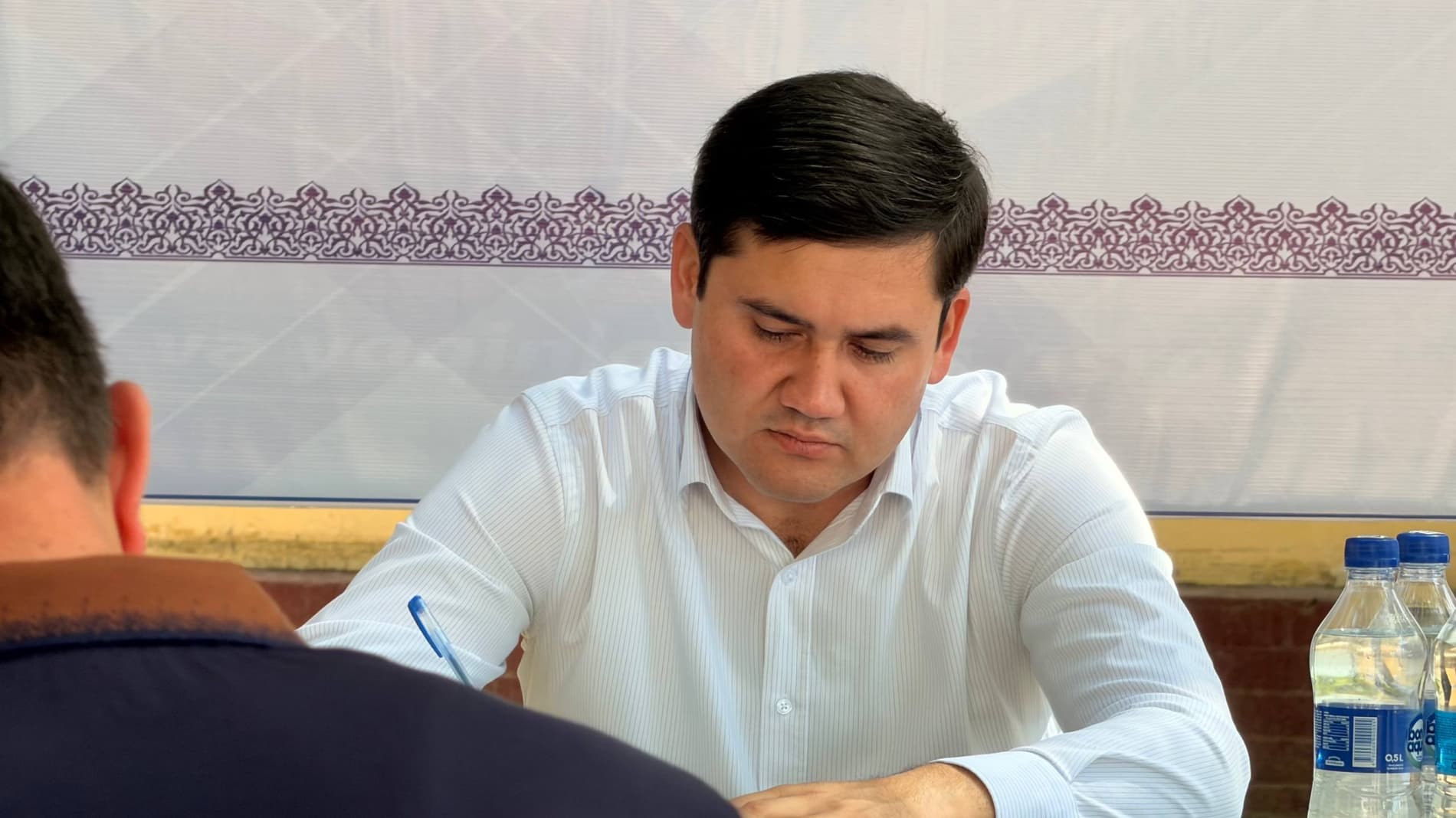 Payshanba – Yoshlar kuni: Sirdaryo tumani hokimi yoshlar va harbiy xizmatchilar bilan ochiq muloqot o‘tkazdi