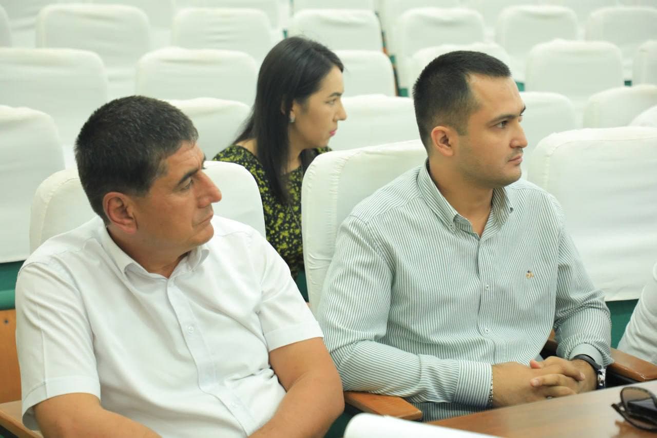Sirdaryo tumani hokimligida “Ayollar daftari”ning 7-bosqichi doirasida amalga oshiriladigan ishlarni samarali tashkil эtish masalalariga bag‘ishlangan muhokamasi bo‘lib o‘tdi.