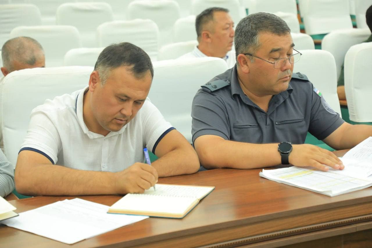 Sirdaryo tumani hokimligida “Ayollar daftari”ning 7-bosqichi doirasida amalga oshiriladigan ishlarni samarali tashkil эtish masalalariga bag‘ishlangan muhokamasi bo‘lib o‘tdi.