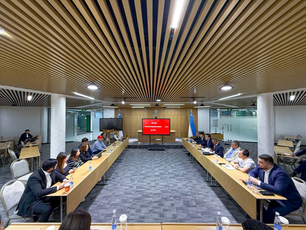 Malayziya aviakompaniyasi bilan muntazam parvozlarni yo‘lga qo‘yish istiqbollari muhokama etildi