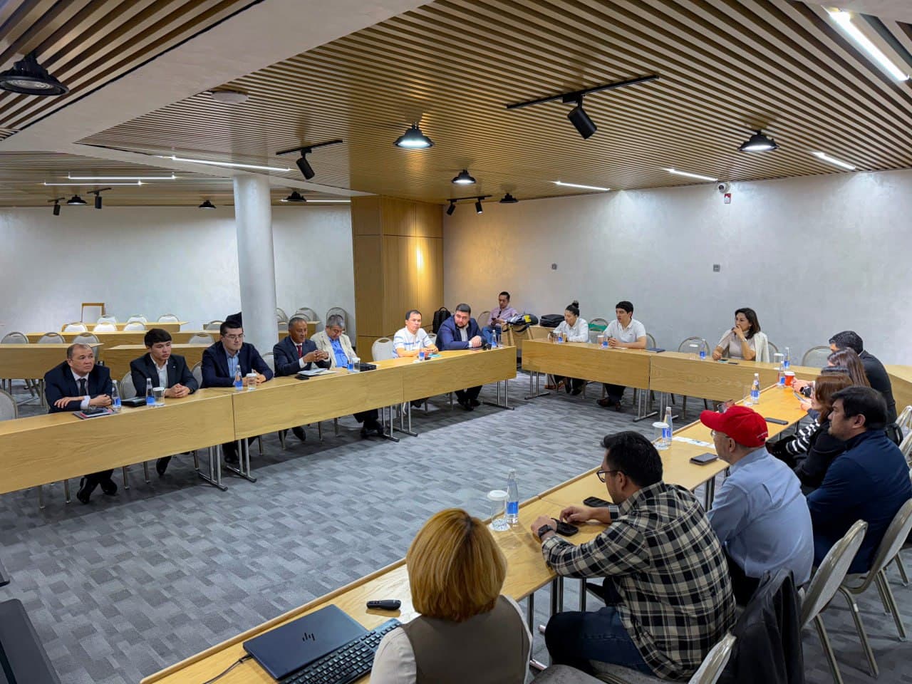 Malayziya aviakompaniyasi bilan muntazam parvozlarni yo‘lga qo‘yish istiqbollari muhokama etildi