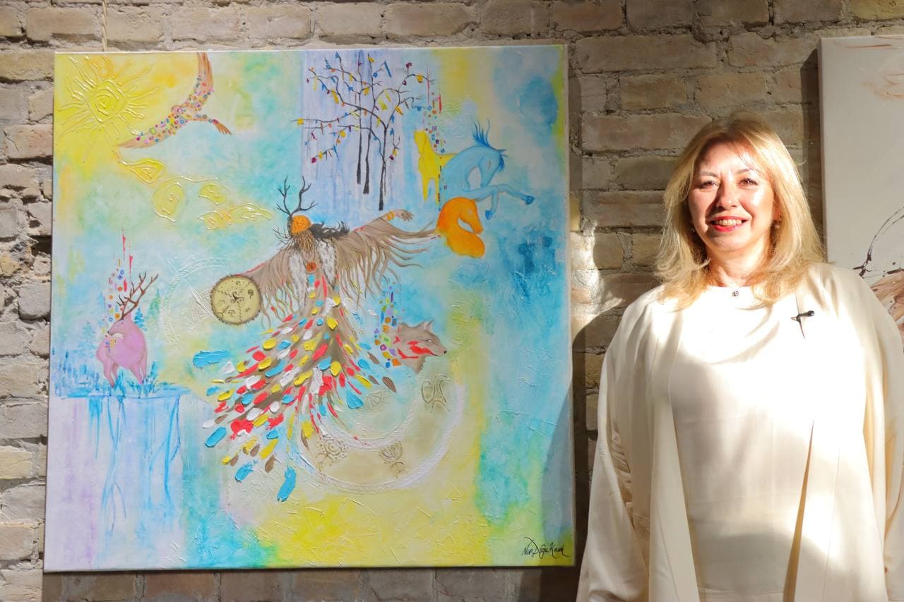 В галерее Art Station в Самарканде проходит международная выставка художников тюркского мира