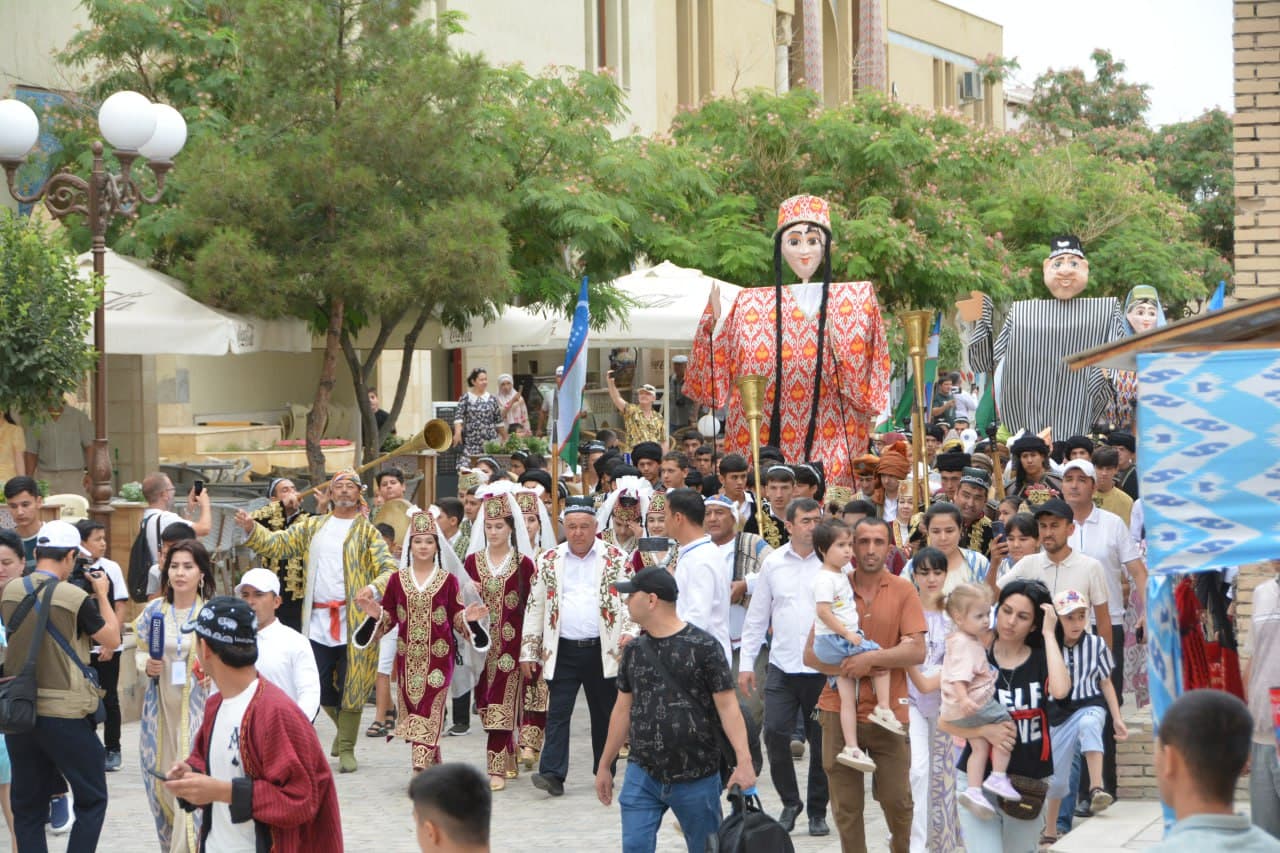 В Бухаре прошел XXI традиционный международный фестиваль "Шелк и специи"