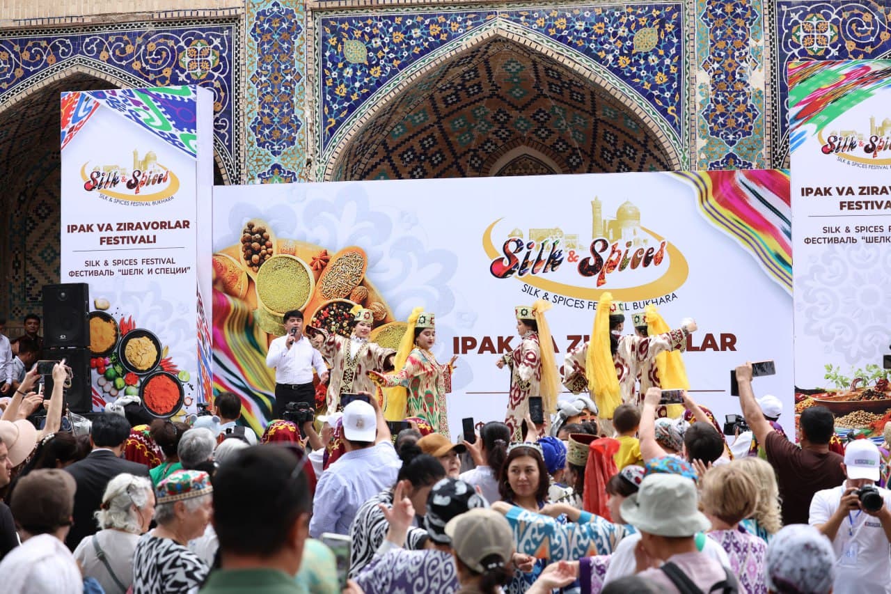 В Бухаре прошел XXI традиционный международный фестиваль "Шелк и специи"