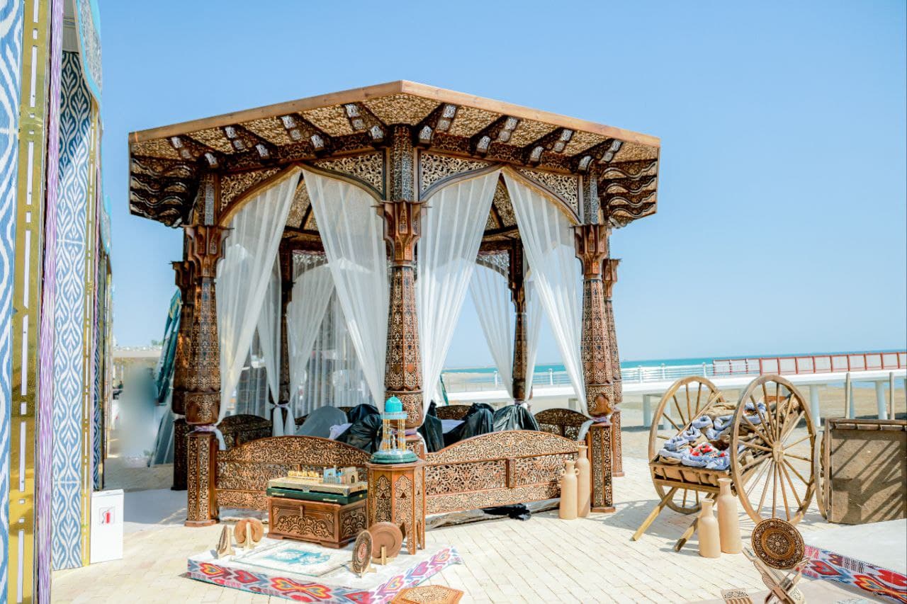 Национальный павильон Узбекистана, построенный в виде традиционного узбекского двора, произвел яркое впечатление на гостей Авазы