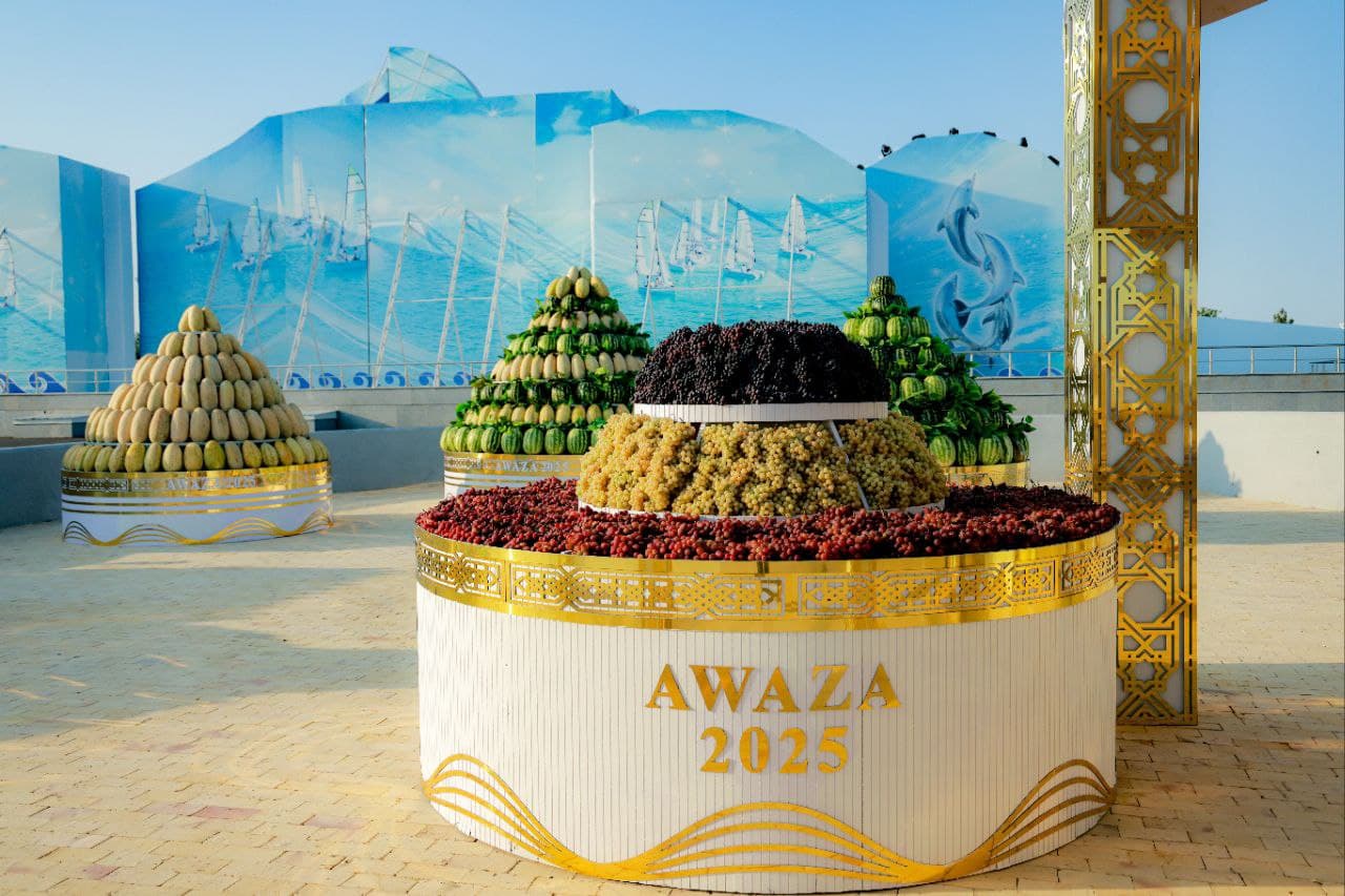 Национальный павильон Узбекистана, построенный в виде традиционного узбекского двора, произвел яркое впечатление на гостей Авазы