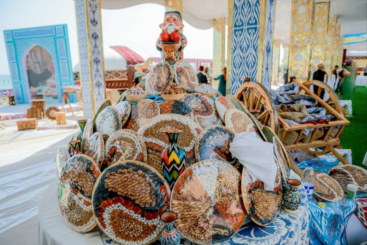 Национальный павильон Узбекистана, построенный в виде традиционного узбекского двора, произвел яркое впечатление на гостей Авазы