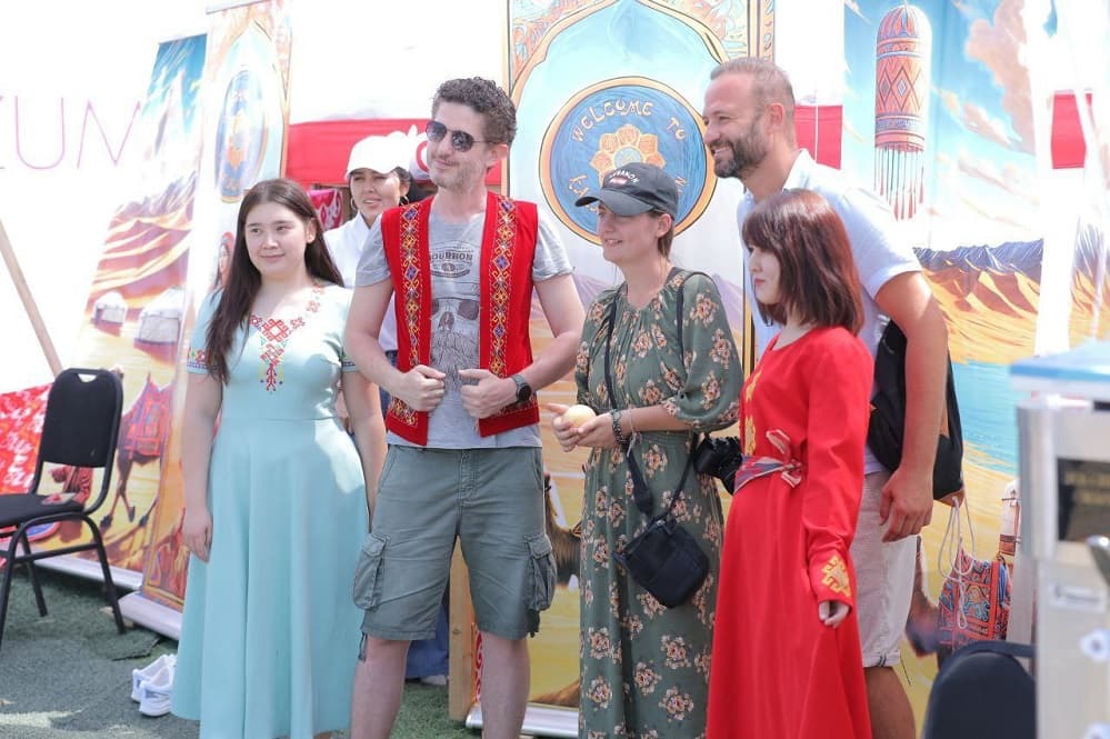 Toshkent viloyatida “Uzum sayli” xalqaro festivali bo‘lib o‘tmoqda