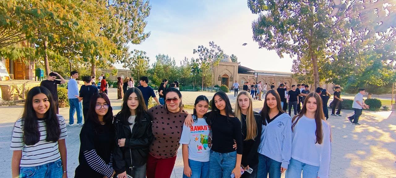 Maktab o‘quvchilari oltin vodiy bo‘ylab sayohatda