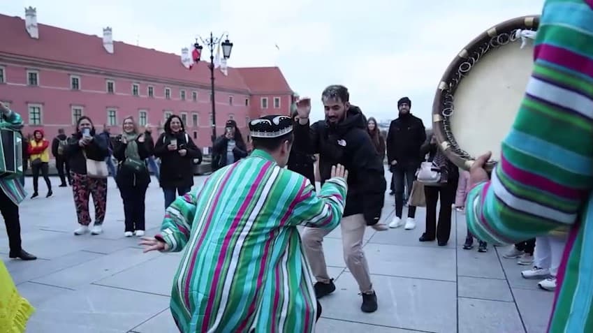Uzbek dances and songs performed at Warsaw’s historic square