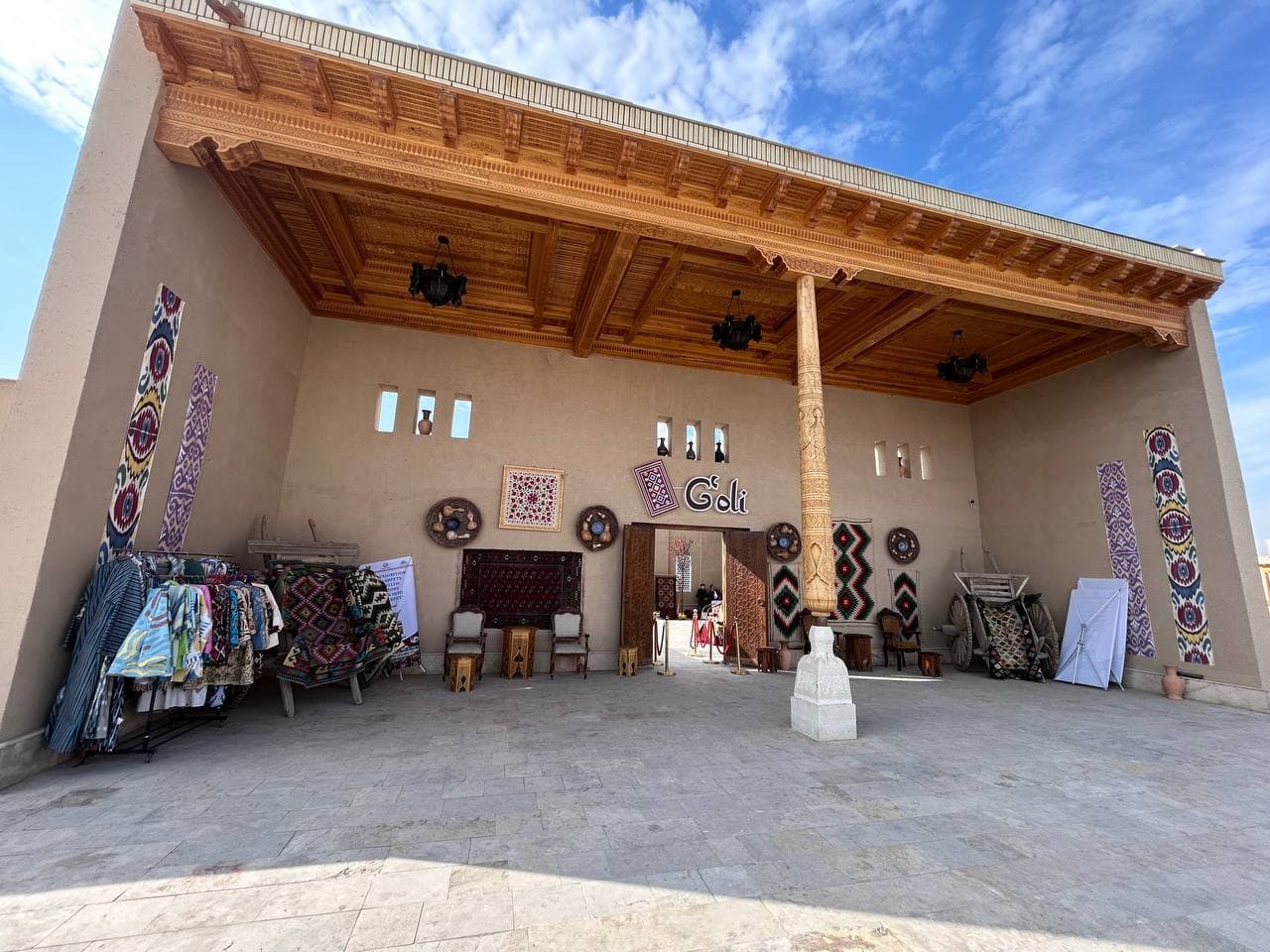 В древней Хиве прошла международная выставка-фестиваль «Блеск ковров»