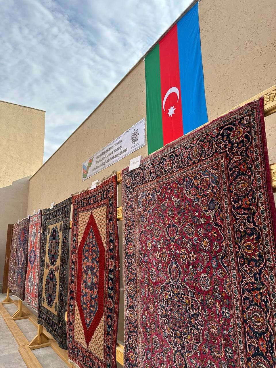 В древней Хиве прошла международная выставка-фестиваль «Блеск ковров»