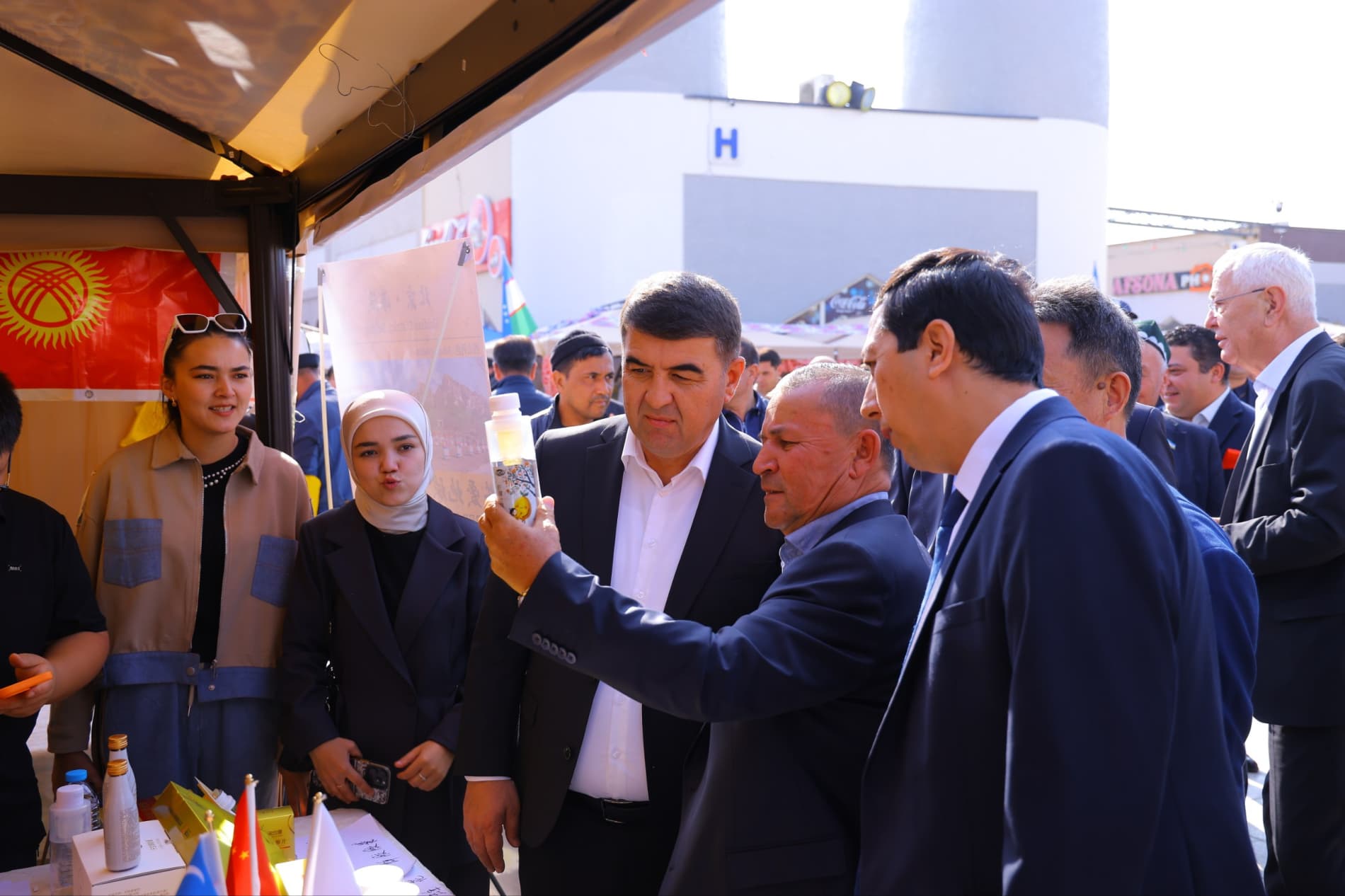 В Намангане стартовал IV Международный фестиваль меда