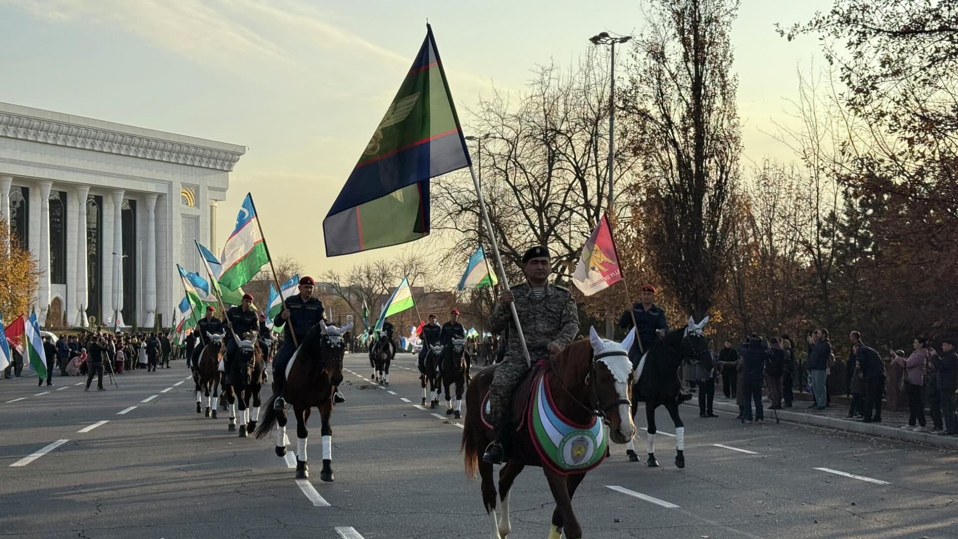 В Ташкенте прошел Парад конной кавалерии, посвященный Дню Конституции