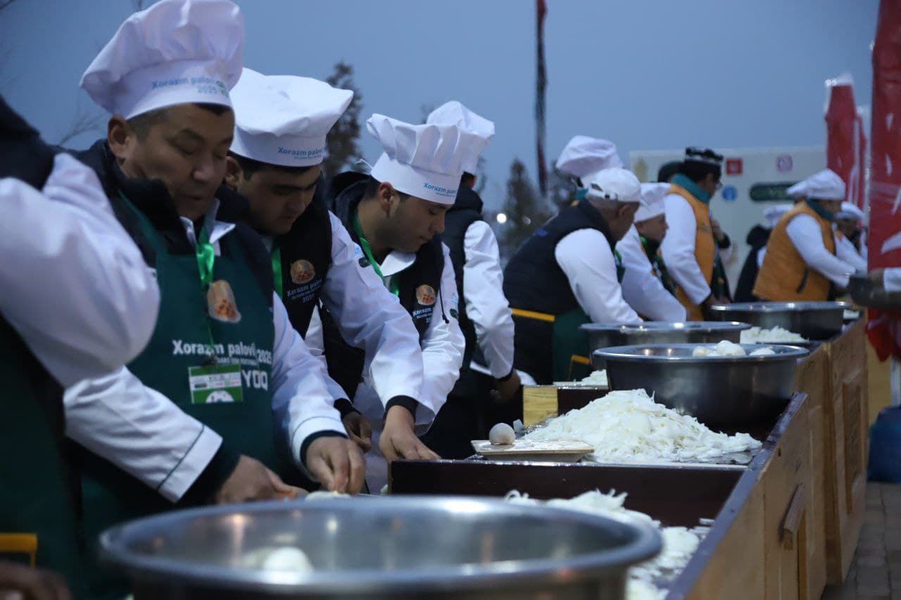 В Хиве приготовили 9-тонн плова