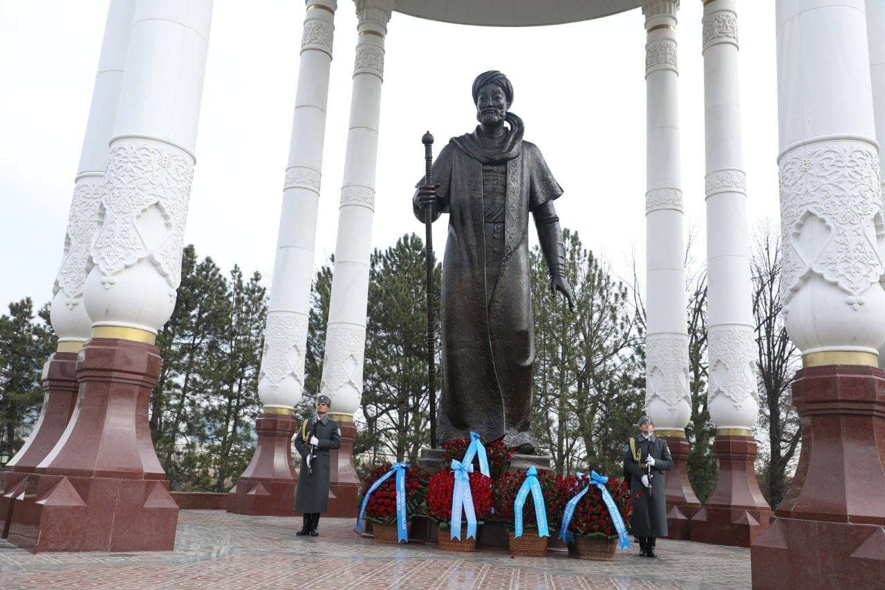 Дань уважения памяти Алишера Навои