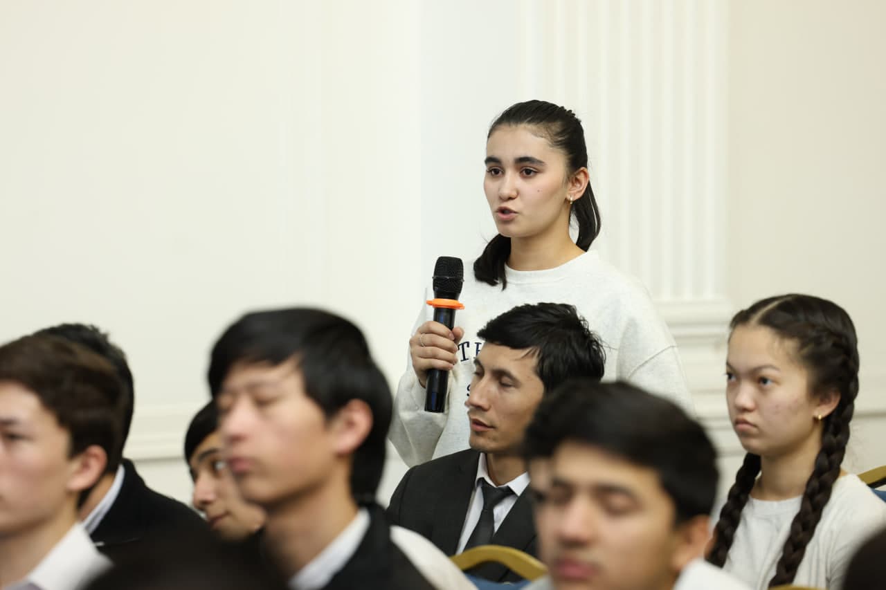 Организована встреча «Руководитель и молодежь» с участием руководства Комитета по туризму