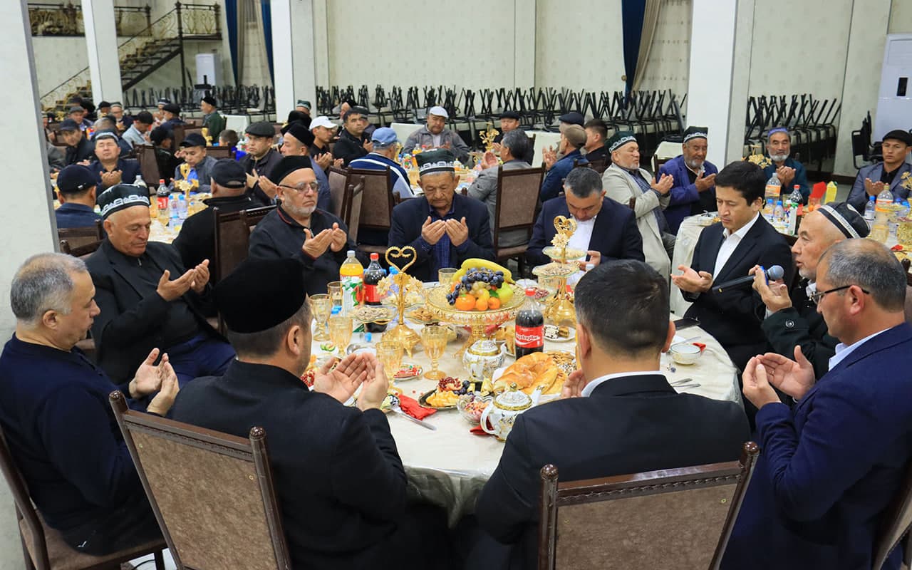 В Сариасийском и Алтынсайском районах Сурхандарьинской области были организованы ифтары по случаю Рамадана