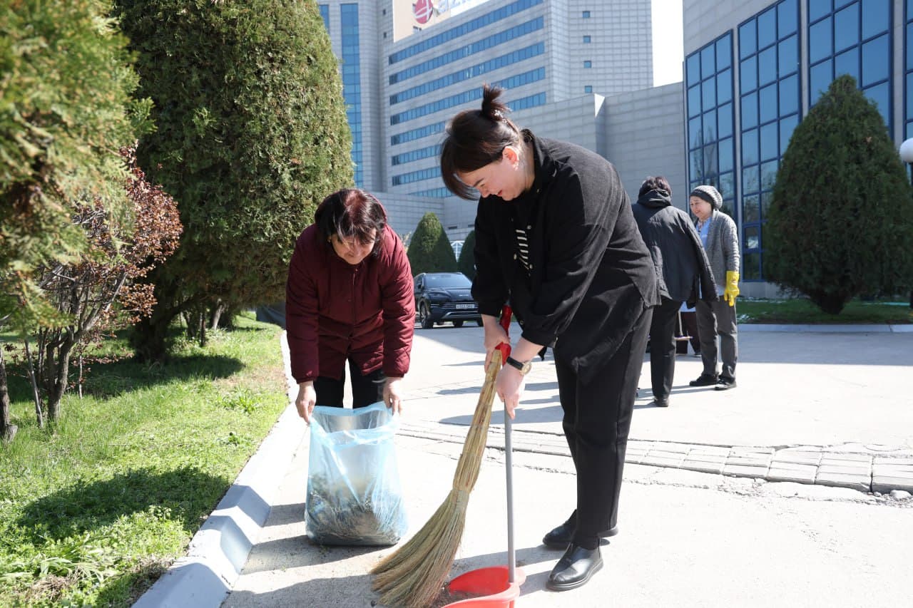 В Комитете по туризму прошел общенародный благотворительный хашар