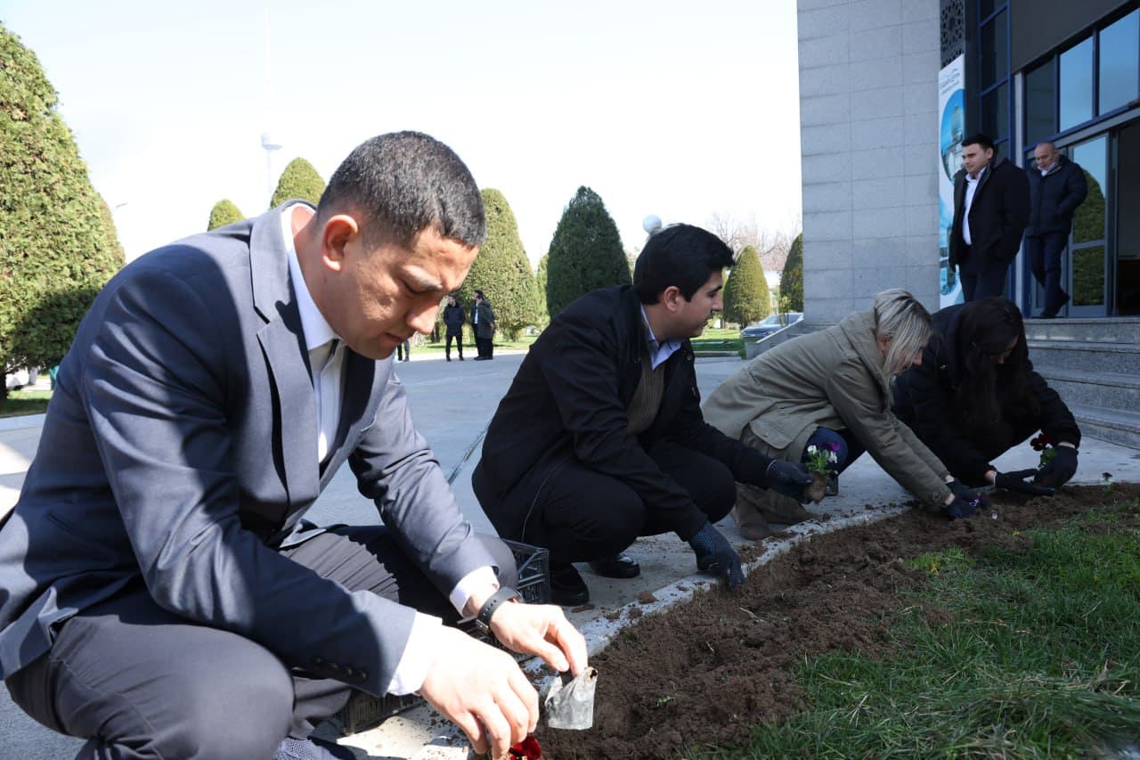 В Комитете по туризму прошел общенародный благотворительный хашар