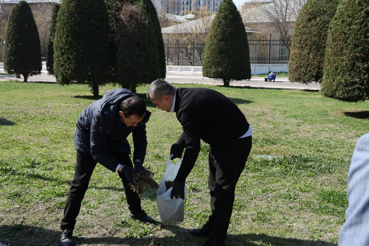 В Комитете по туризму прошел общенародный благотворительный хашар