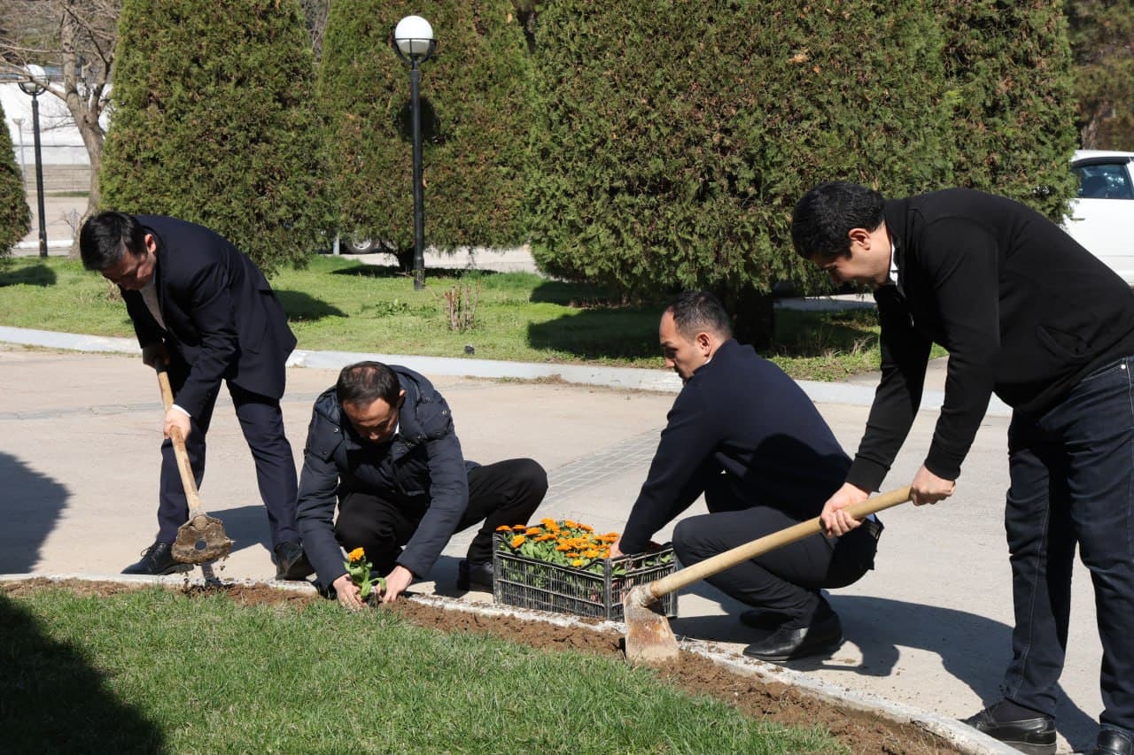 В Комитете по туризму прошел общенародный благотворительный хашар