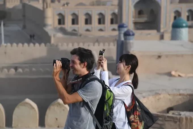 The number of foreign tourists increased by 33%