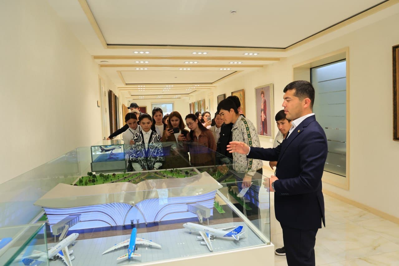 Zomin va Baxmal texnikumlari o‘quvchilari Samarqandda bo‘lishdi