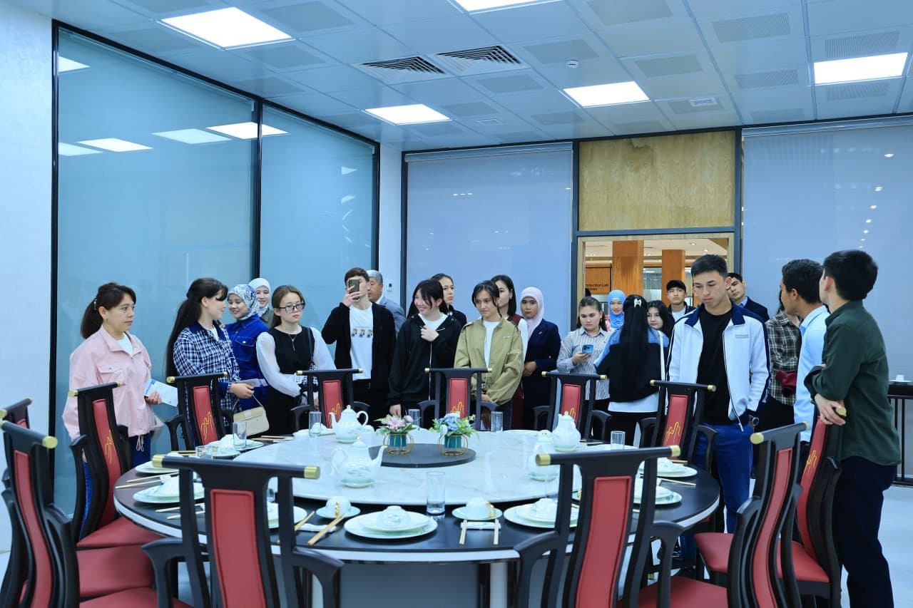 Zomin va Baxmal texnikumlari o‘quvchilari Samarqandda bo‘lishdi