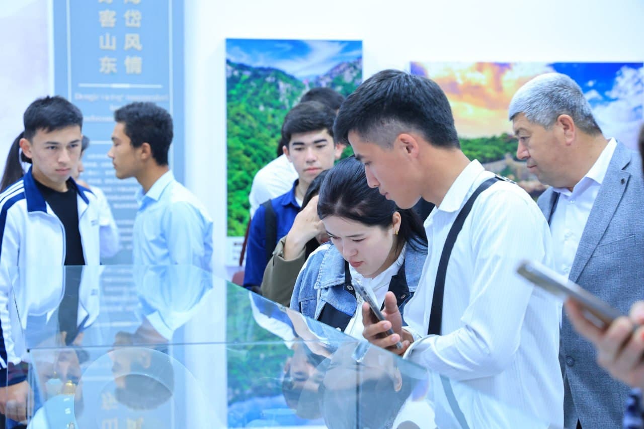 Zomin va Baxmal texnikumlari o‘quvchilari Samarqandda bo‘lishdi