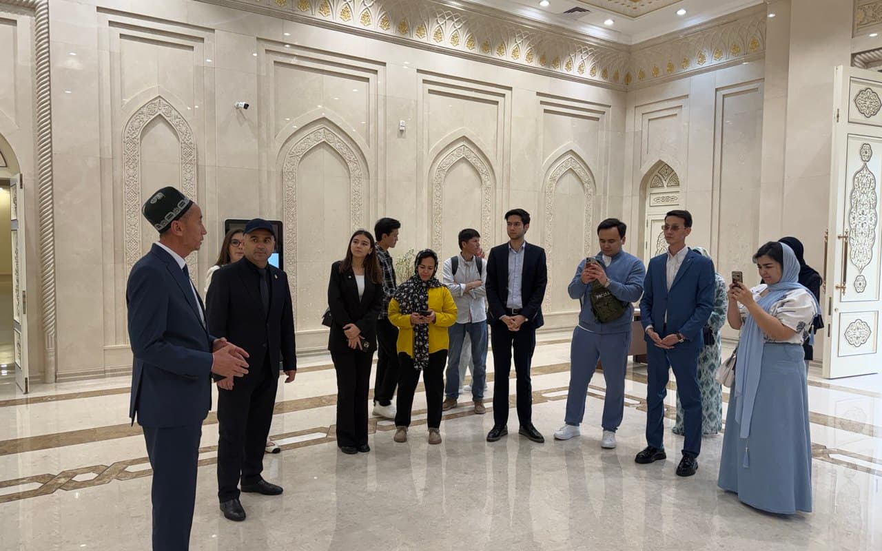 OAV vakillari Imom Buxoriy majmuasi bilan tanishdilar