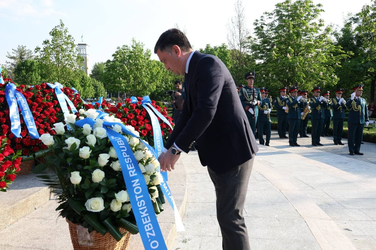 Amir Temur xotirasiga ehtirom