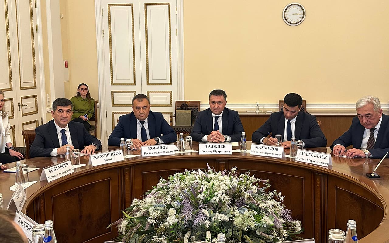 В Санкт-Петербурге обсуждены новые направления сотрудничества по развитию туризма Узбекистана