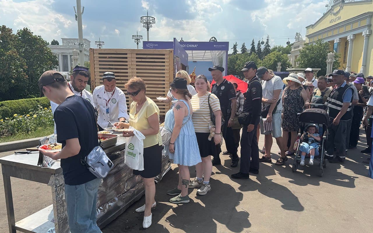Uzbekistan’s national stand draws strong interest at the international “Путешествуй!” Forum in Moscow
