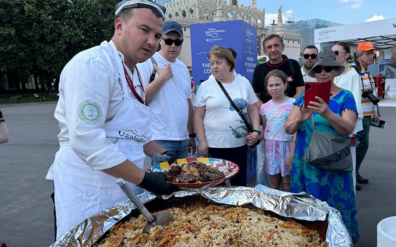 Uzbekistan’s national stand draws strong interest at the international “Путешествуй!” Forum in Moscow
