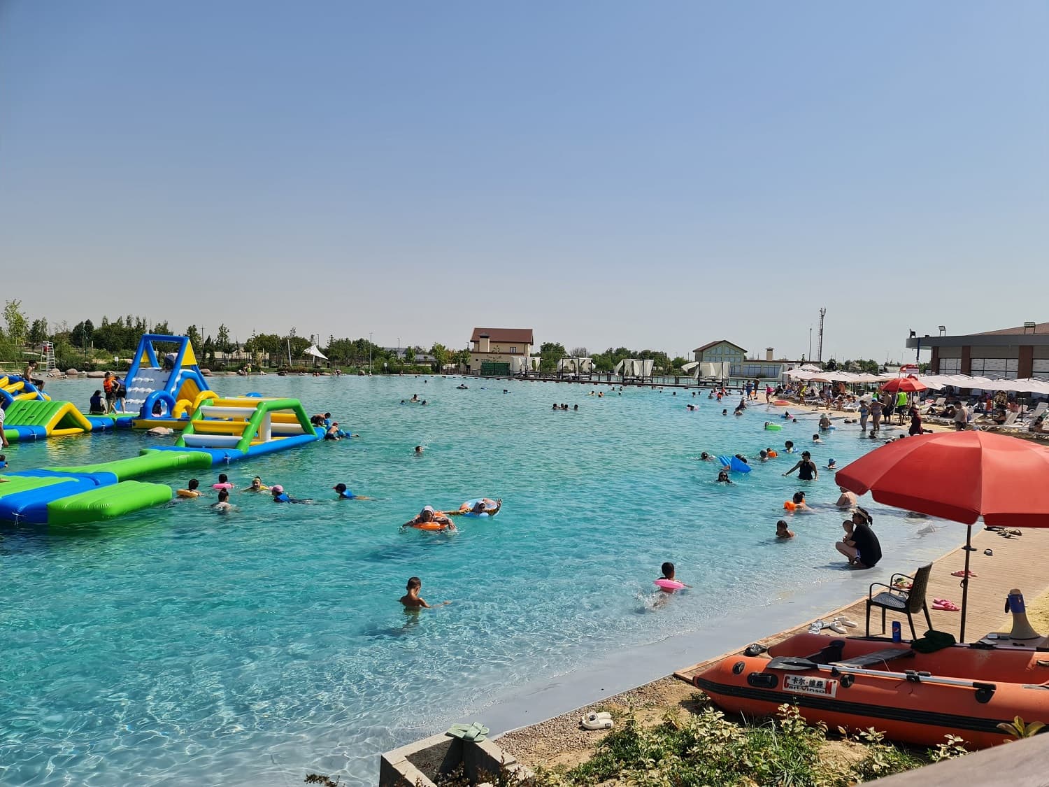 Аномальная жара — лучший повод провести день у воды: где отдохнуть в бассейнах и аквапарках Узбекистана