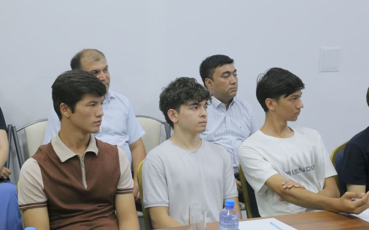 В Бухаре состоялась встреча «Руководитель и молодежь» с участием заместителя председателя Комитета по туризму