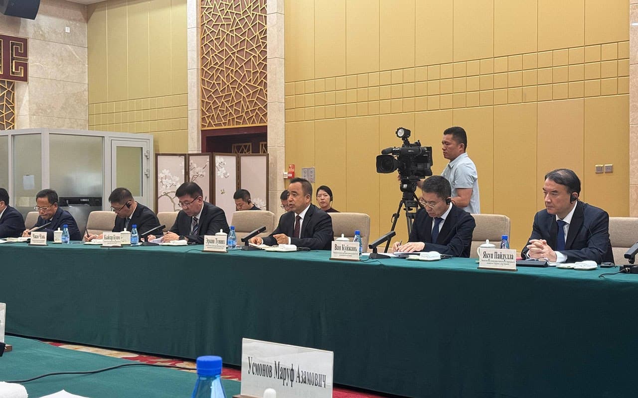 Chairman of the Tourism Committee meets with Chairman of the People’s Government of the Xinjiang Uygur Autonomous Region