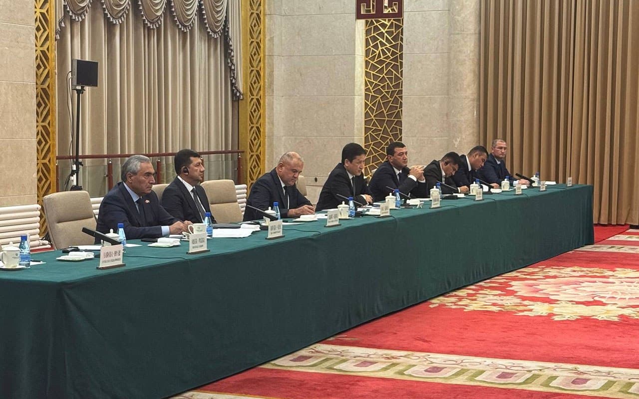 Chairman of the Tourism Committee meets with Chairman of the People’s Government of the Xinjiang Uygur Autonomous Region