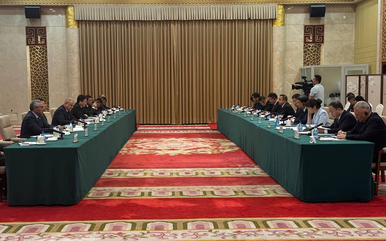 Chairman of the Tourism Committee meets with Chairman of the People’s Government of the Xinjiang Uygur Autonomous Region