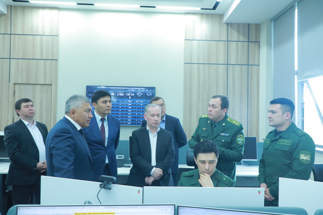 “O‘zkomnazorat” Inspeksiyasi rahbariyati Davlat bojxona qo‘mitasida bo‘lib, raqamlashtirish yo‘nalishida amalga oshirilayotgan ishlar bilan yaqindan tanishdi