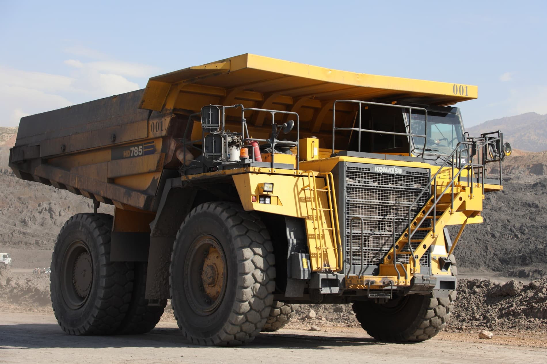Uzbekcoal JSC Introduces Journalists and Bloggers to Operations at the Angren Coal Mine