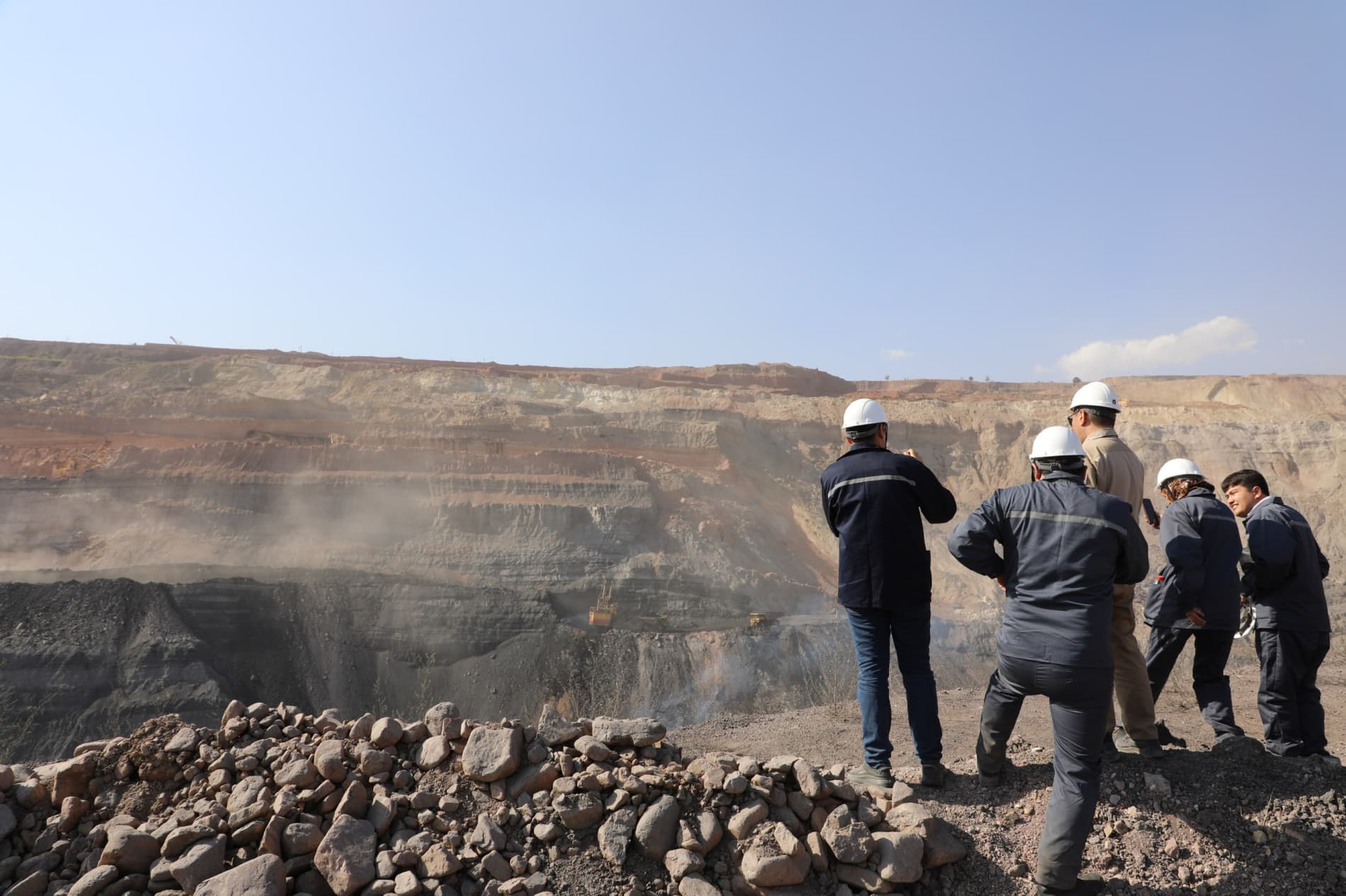 Uzbekcoal JSC Introduces Journalists and Bloggers to Operations at the Angren Coal Mine